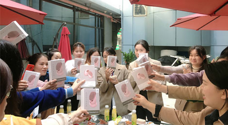 女神節(jié)快樂(lè)|有鮮花，有陽(yáng)光，有愛的赫名視顯事業(yè)2022